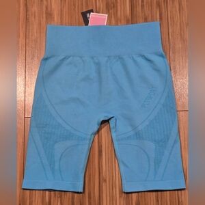 💚 NWT Pretty Little Thing Blue Bike Shorts
